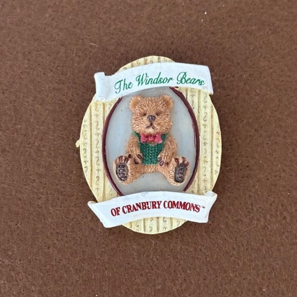 Vintage The Windsor Bears of Cranbury Commons Pin - Picture 1 of 2